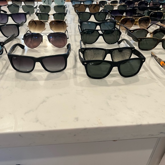 Lot of 82 pairs of used sunglasses, Oakley, Costa, Coach, Ray Ban, Nike, etc. - Picture 4 of 6